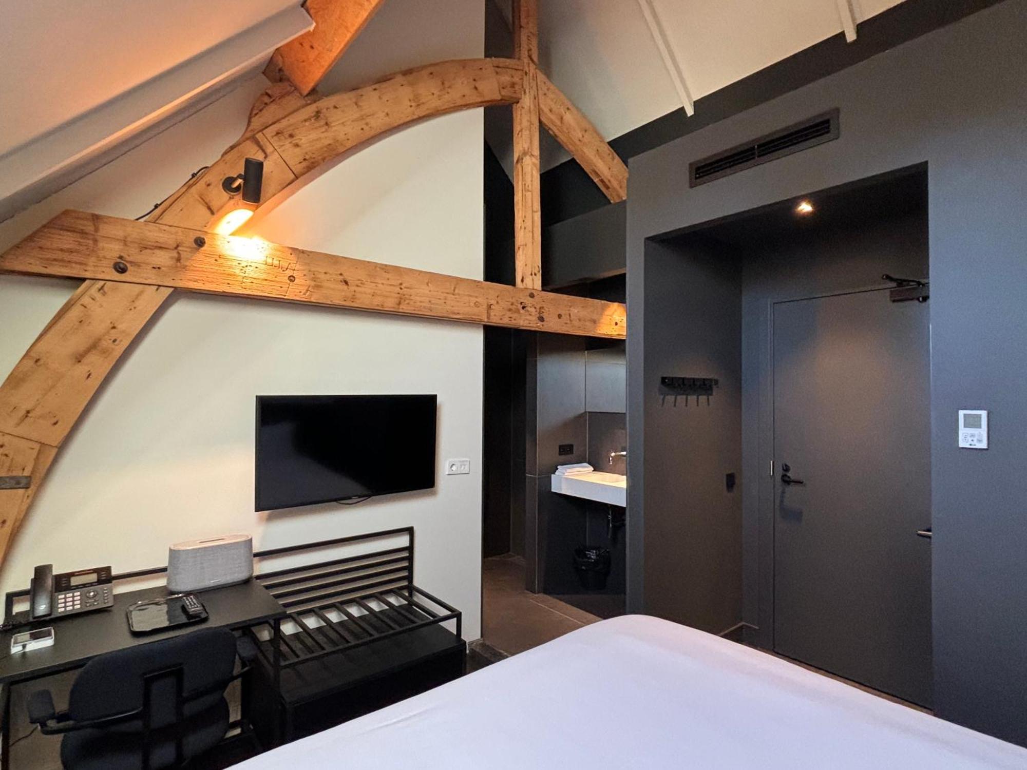 Kazerne Hotel - Member Of Design Hotels Αϊντχόφεν Δωμάτιο φωτογραφία